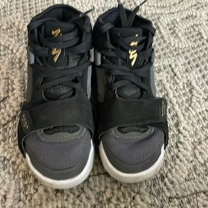 Jordan Zion 2 basketball shoes 6 big boys